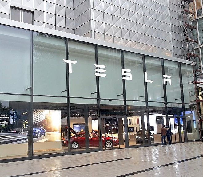 Tesla Stuttgart: No mask, no entry – we’ll see about that