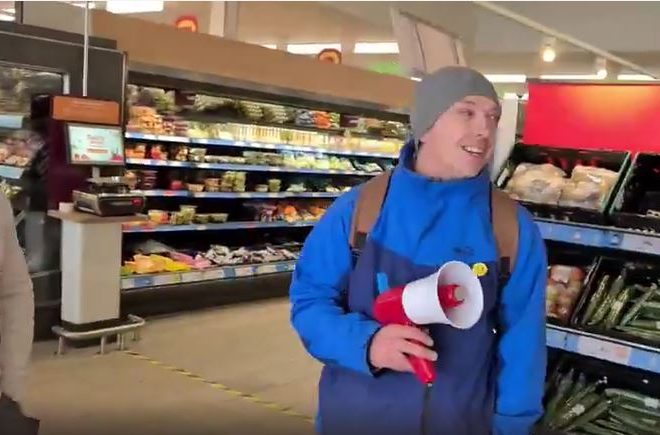 EXPOSED !! A SAINSBURY SHOPPER WITH “A MESSAGE” !! MUST WATCH !! FINALLY SOMEBODY WITH BALLS !!